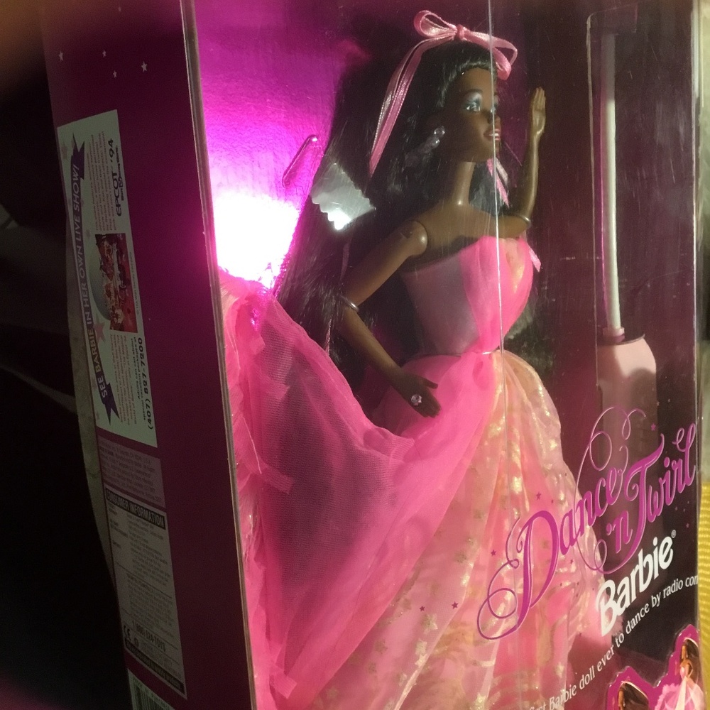 Dance n Twirl Barbie (First Barbie ever to dance by radio control!) - Picture 13 of 16